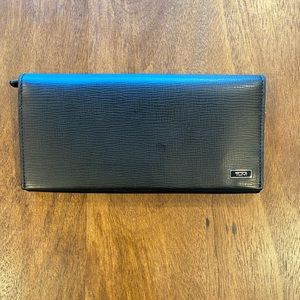Tumi unisex long Wallet - black leather